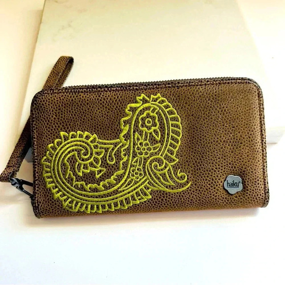 NWOT Haiku Embroidered Floral Large Zip Around Wallet - Picture 1 of 7